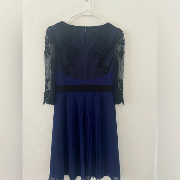 Karen Millen 100% Silk Fit n Flare Dress Deep Blue Black Lace Sleeves Size 8 ASO - Picture 3 of 11